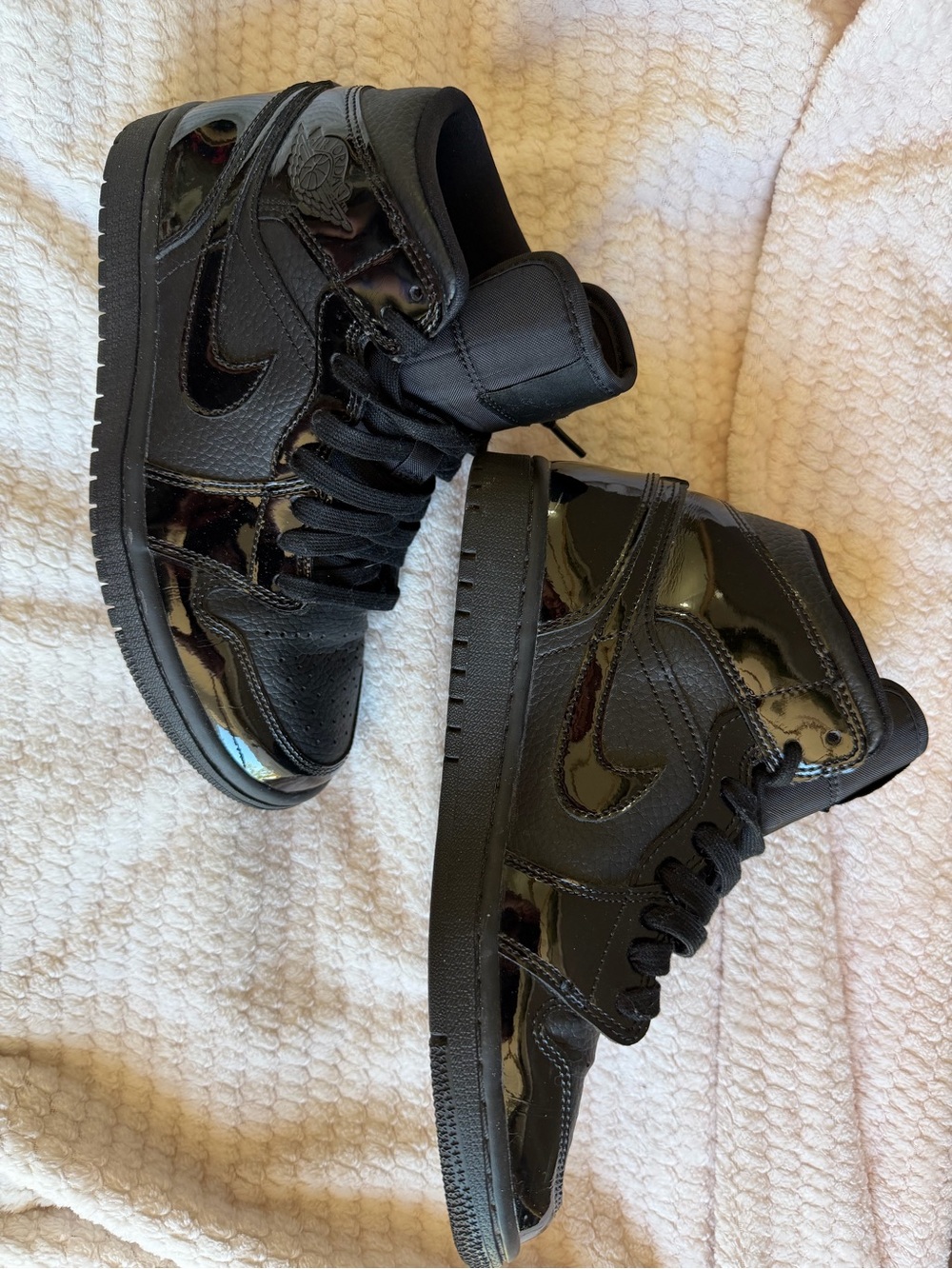 Nike Air Jordan 1 Mid SE “Triple Black” Patent GS 7Y Womens 8.5